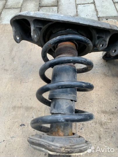 Стойка подвески передняя Audi A4 B7 2.0 BGB