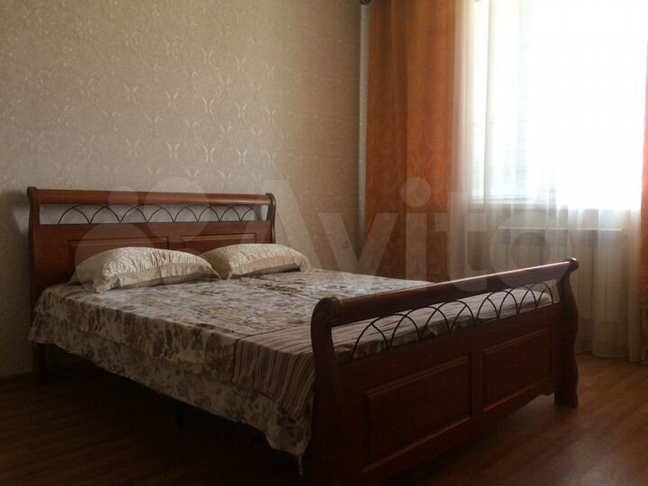 2-к. квартира, 76 м², 2/4 эт.