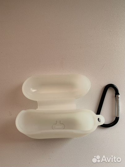 Чехол на AirPods Pro светится в темноте