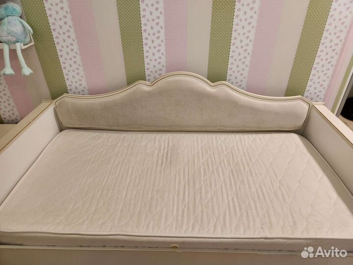 Комплект мебели и текстиль