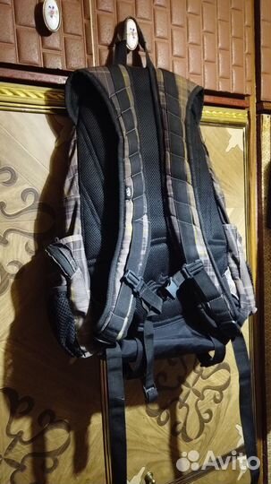 Трекинговый рюкзак с хитрыми отсеками и утяжками