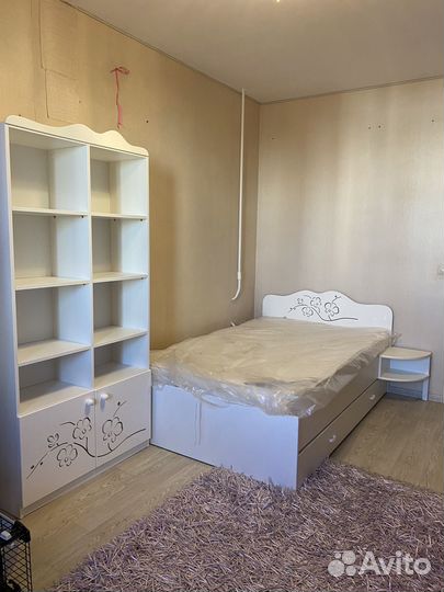 Мебель детская (кровать и шкаф)