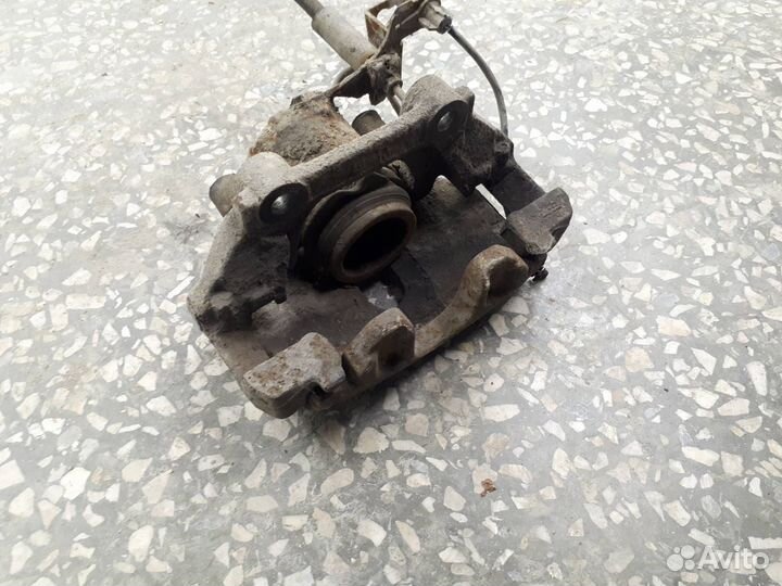 Суппорт тормозной передний левый Volkswagen Passat