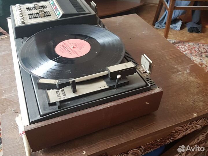 Проигрыватель винила СССР