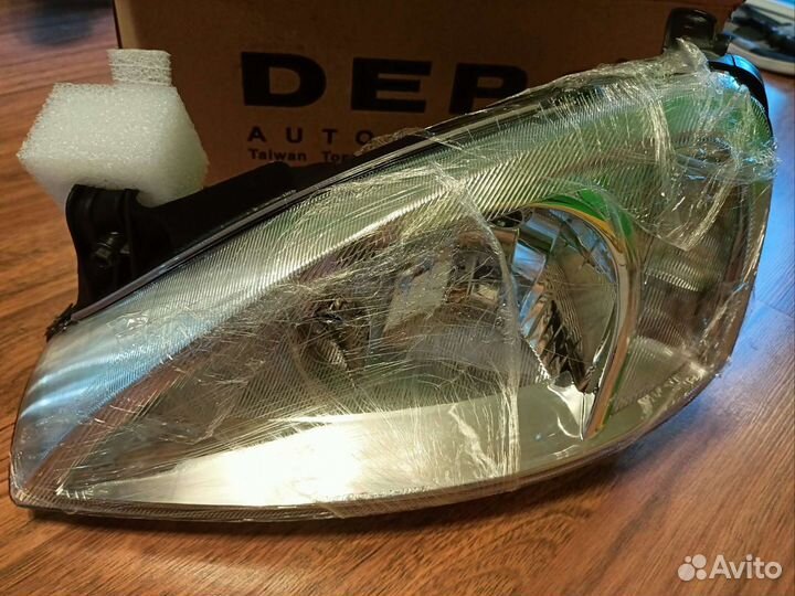Передняя левая фара на Opel Corsa C (Depo)