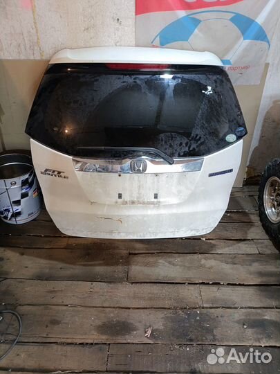 Дверь багажника