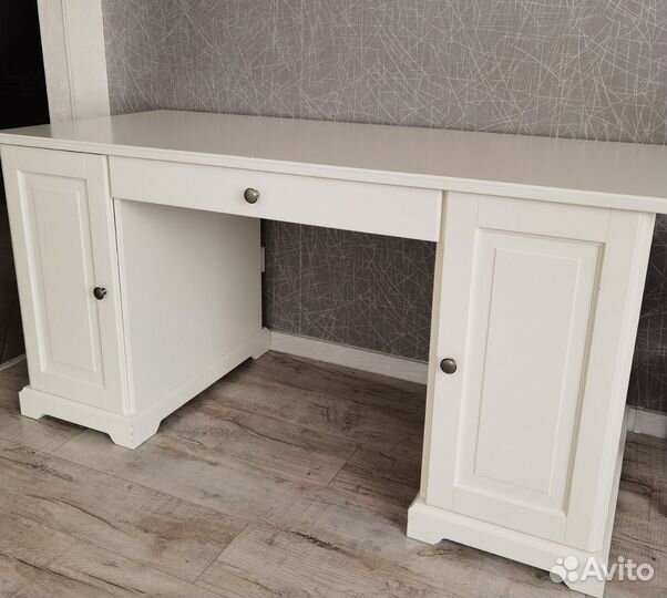 Письменный стол IKEA лиаторп