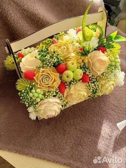 Букет в деревянном кашпо к любому празднику