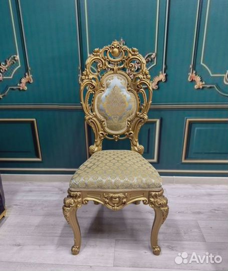 Кухонный стол и стулья в комплекте