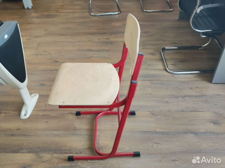 Стул школьный