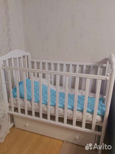 Детская кроватка с продольным поперечным маятником