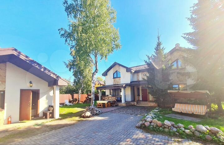 Коттедж 215 м² на участке 9 сот.