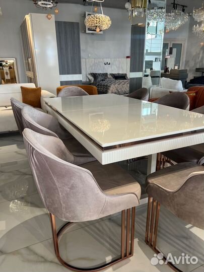 Столы и стулья