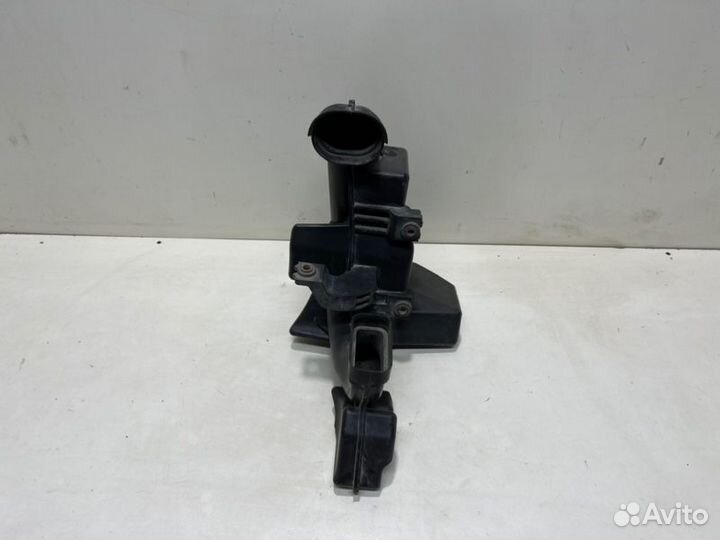 Резонатор воздушного фильтра передний Kia Rio 4