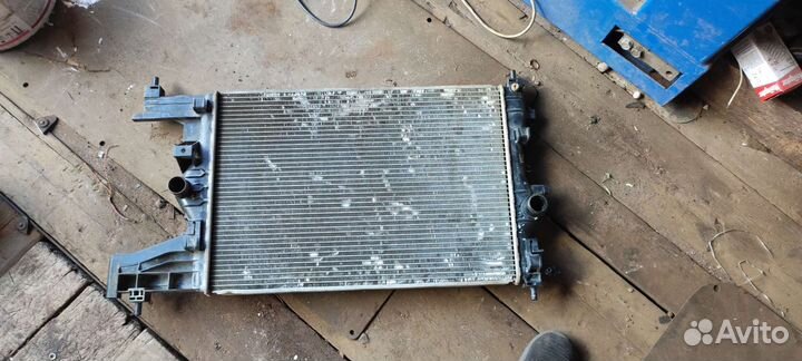 Радиатор на opel астра j gtc