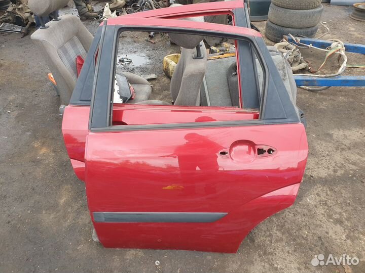 Дверь задняя левая Ford Focus I Форд Фокус 1 седан