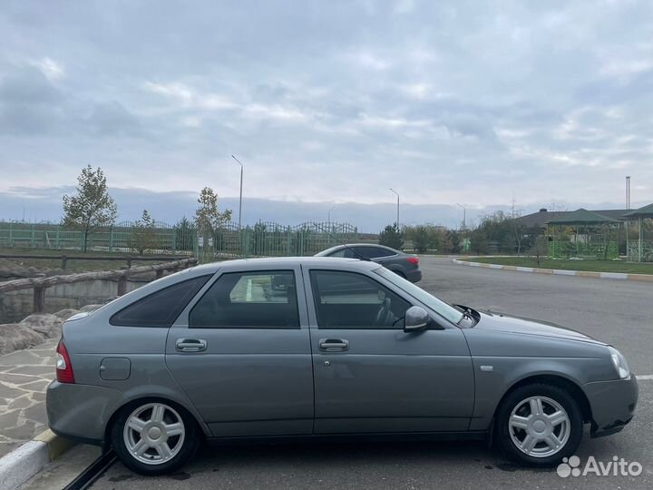 Капот на priora