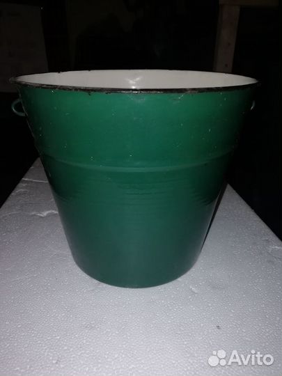 Эмалированное ведро рыбака и банка к нему