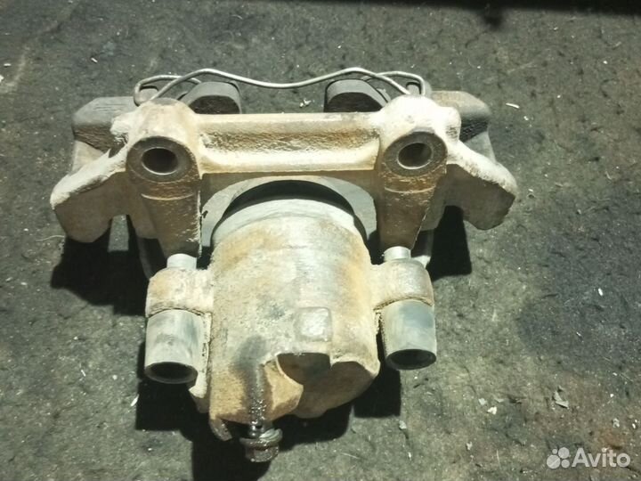 Суппорт передний правый Skoda Octavia Tur A4