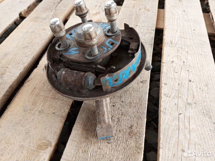 Кулак поворотный задний правый Nissan Sunny B14