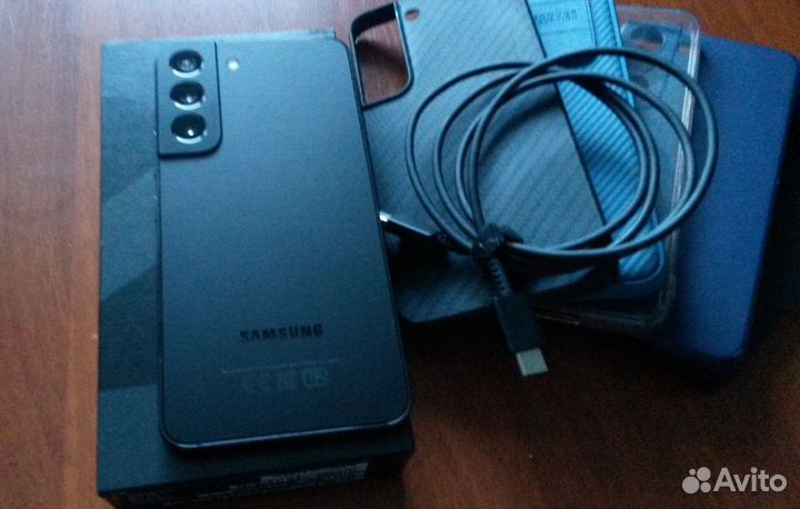 Samsung Galaxy S22, 8/256 ГБ
