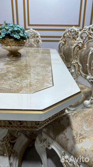 Стол и стулья в гостиную. В наличии