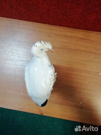 Фарфоровая статуэтка 