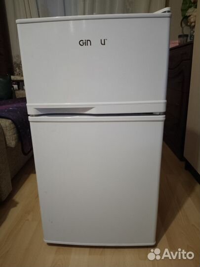Холодильник с морозильником ginzzu FK-85