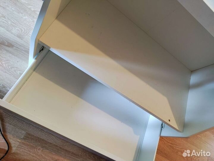 Полка-стеллаж для книг IKEA Bergig