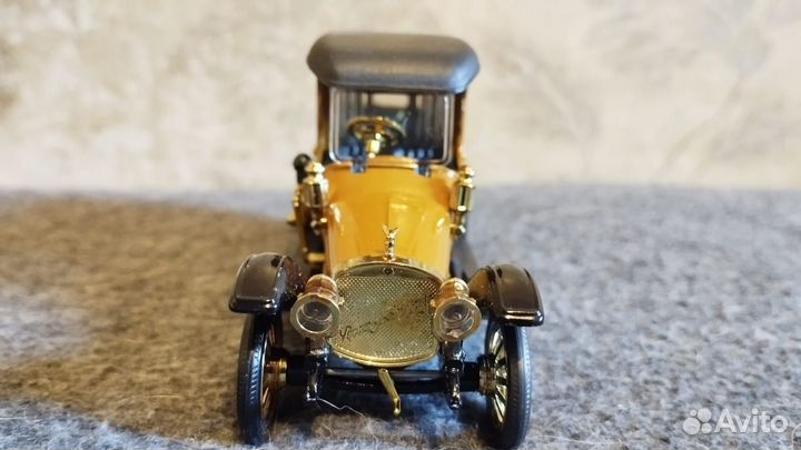 Модель автомобиля «Руссо-Балт лимузин»