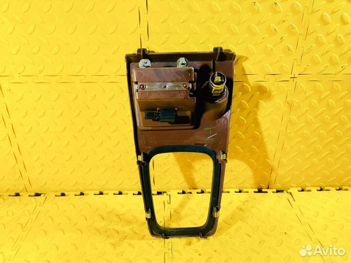 Накладка консоли кпп+пепельница Nissan Bluebird