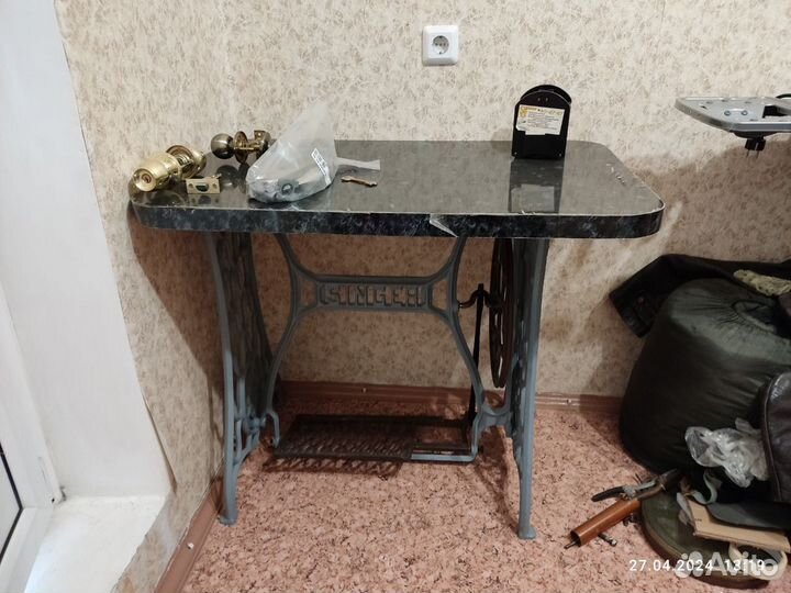 Стол на станине Швейная машина Singer