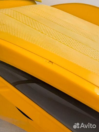 Детская кроватка-машинка