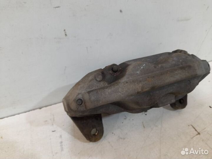 Суппорт тормозной передний правый Toyota Land