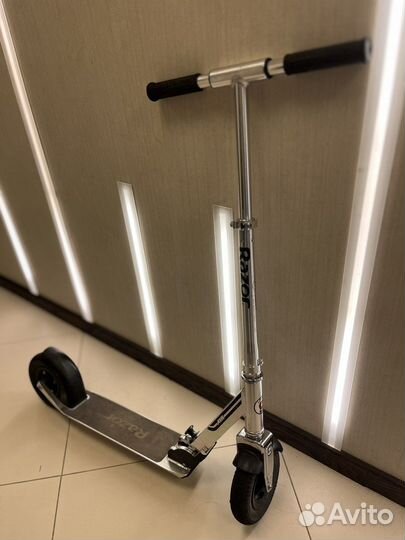 Самокат городской на надувных колесах