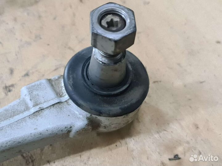 Передний поперечный рычаг Mercedes GLK204