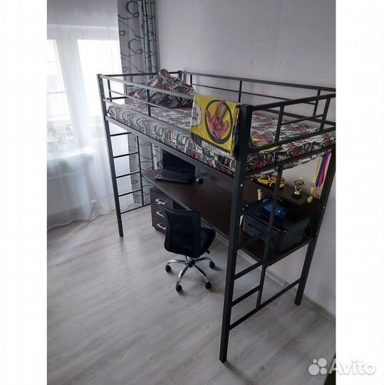 Кровать-чердак лофт с компьютерным столом и тумбой