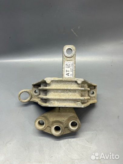 Подушка двигателя Opel Insignia insigna 1.8 2010