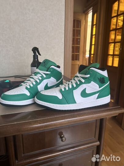 Nike air jordan 1 mid lucky green