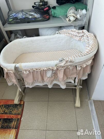 Детская кроватка люлька с маятником