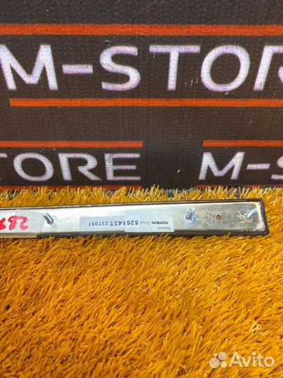 Декоративная накладка двери задняя левая