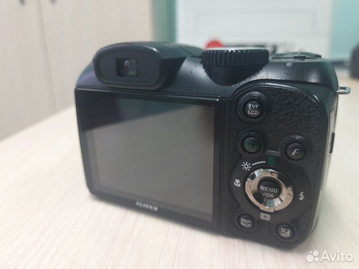 Цифровая камера FujiFilm FinePix S1600