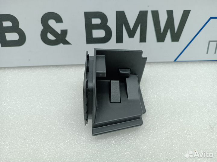 Кронштейн для роликовой шторы правый BMW X5 G05