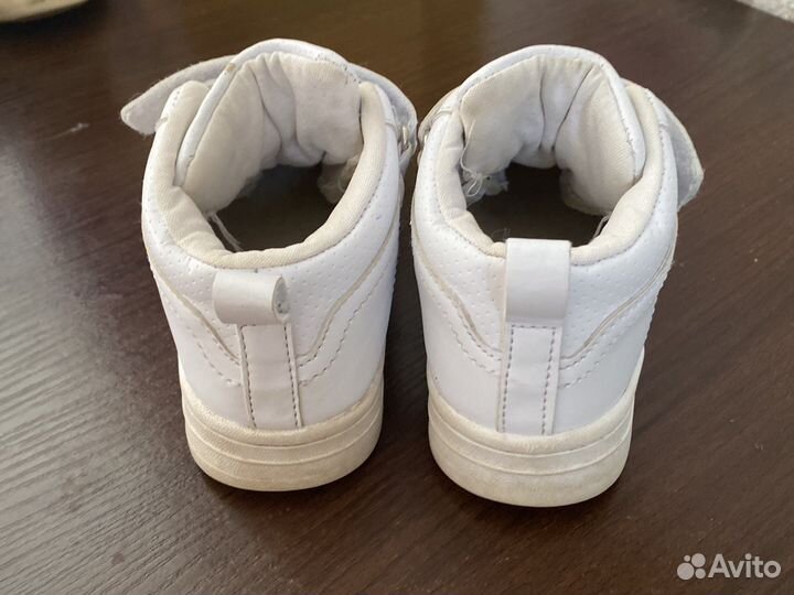 Кроссовки завышенные,томби