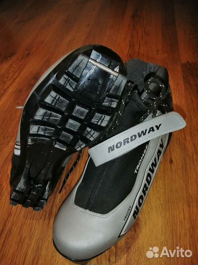 Лыжные беговые ботинки, беговые лыжи с палками