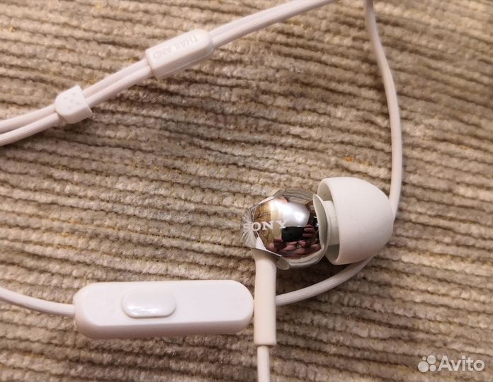 Наушники Sony с микрофоном