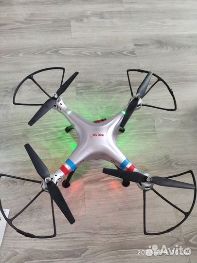 Квадрокоптер Syma X8W с камерой + 2 новые батареи