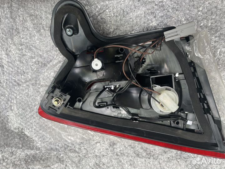 Продаю правую заднюю фару