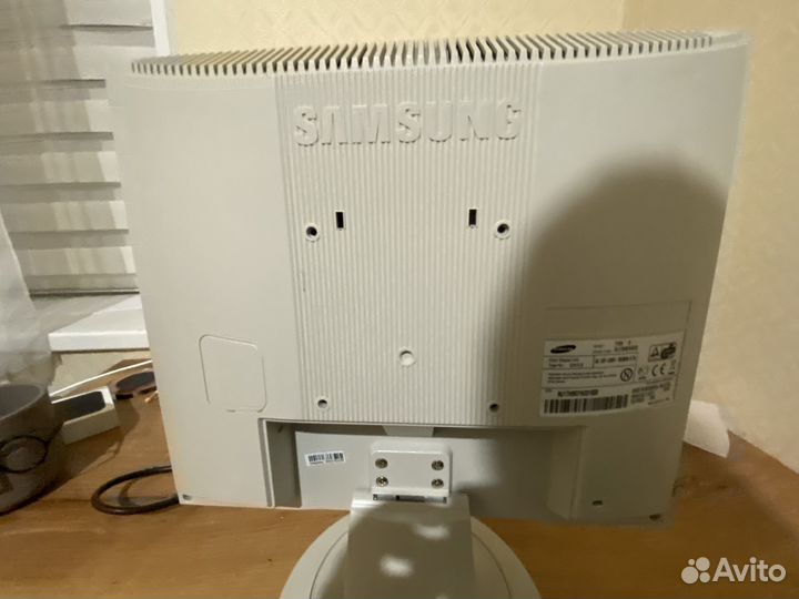 Монитор Samsung syncmaster 710n