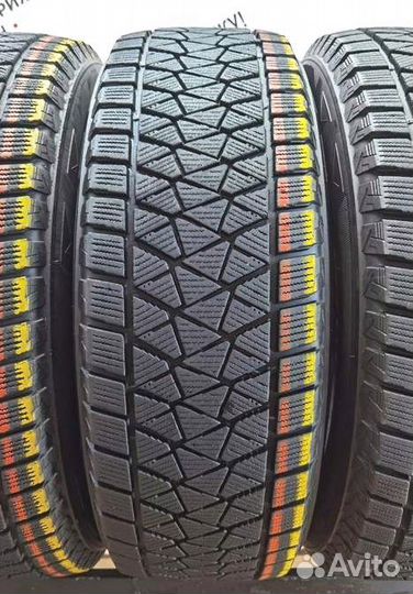 Bridgestone Blizzak Revo1 215/45 R17 84N